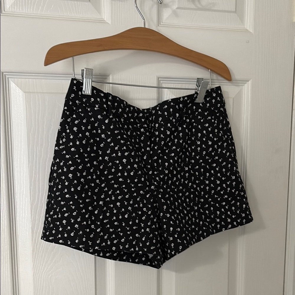 LOFT Black and White shorts in EUC